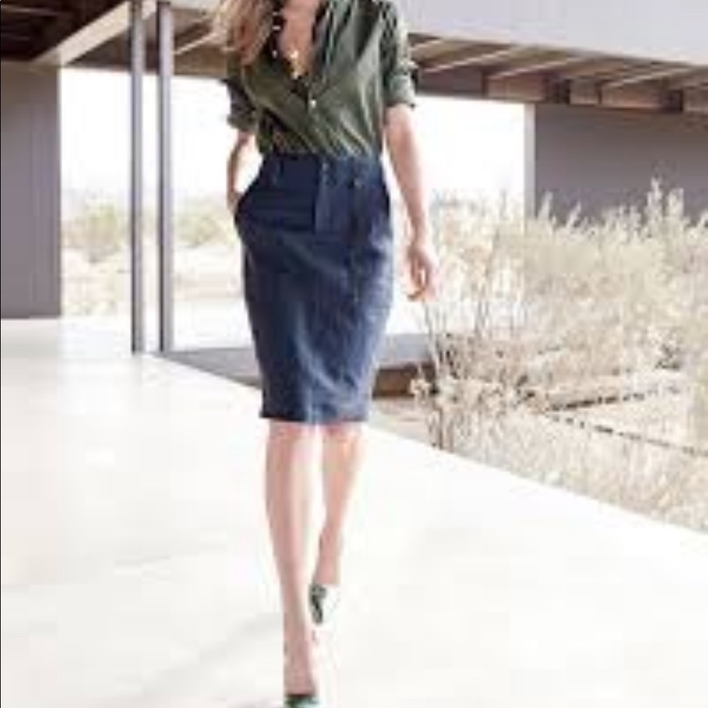 L.L. Bean women’s classic fit denim skirt